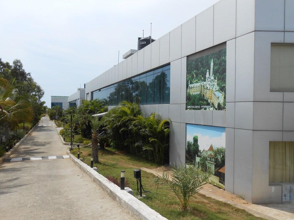 Jade Beach Resort Tirupporur Extérieur photo