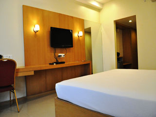 Jade Beach Resort Tirupporur Extérieur photo