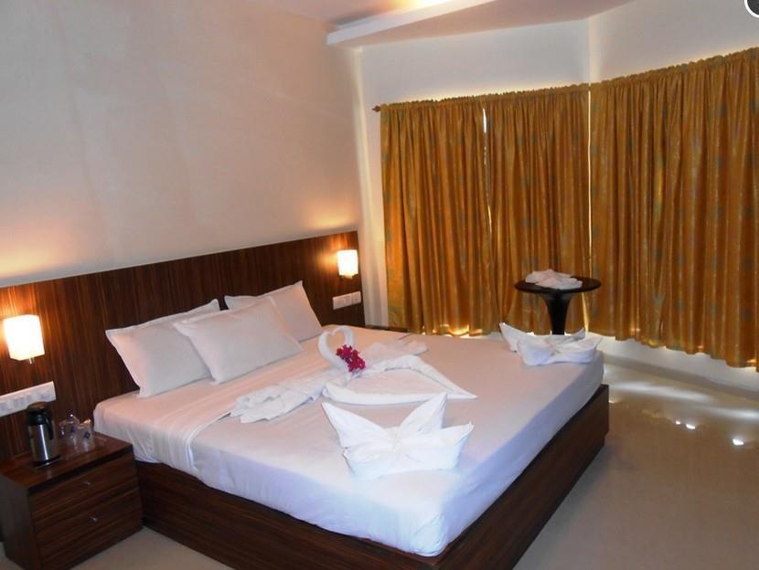 Jade Beach Resort Tirupporur Extérieur photo