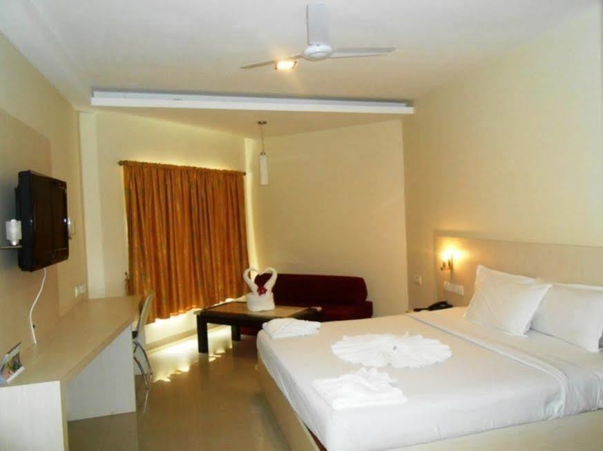 Jade Beach Resort Tirupporur Extérieur photo